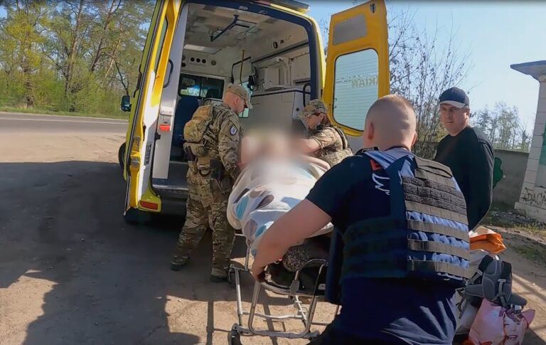 Перегляньте новину: «Белые ангелы» эвакуировали еще шестерых пожилых людей из Лиманской громады, которые нуждались в медицинской помощи «Белые ангелы» эвакуировали еще шестерых пожилых людей из Лиманской громады, которые нуждались в медицинской помощи