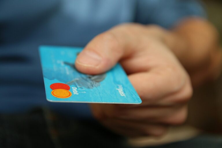 Перегляньте новину: Де вигідніше отримати кредит, в банку чи МФО Де вигідніше отримати кредит, в банку чи МФО