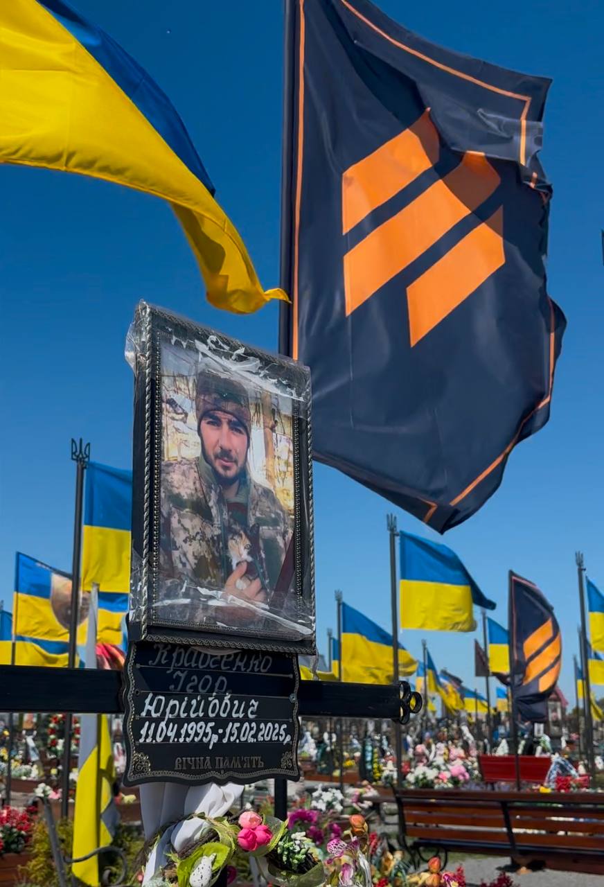 Военного Игоря Кравченко похоронили на Аллее Славы в Шепетовке