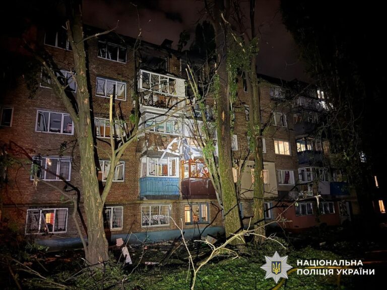 Масована нічна атака на Київ і область: постраждали 17 людей, уламки дронів пошкодили будинки та ТЦ