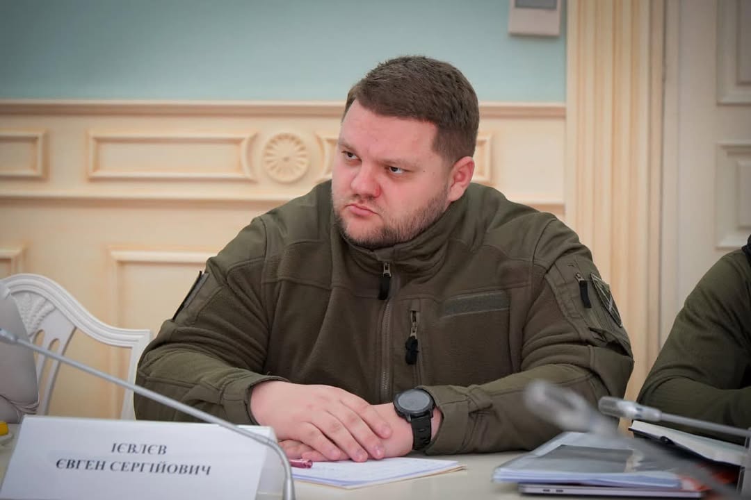 Речник Київської ВА погрожував журналісту Вільного Радіо через статтю про майно його батька з Покровського ТЦК