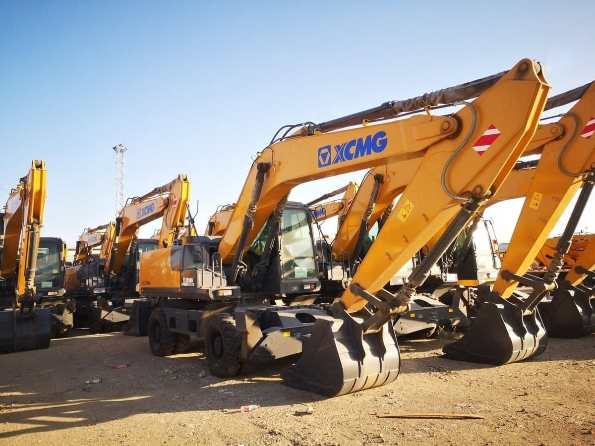 Колісні екскаватори XЕ210WB