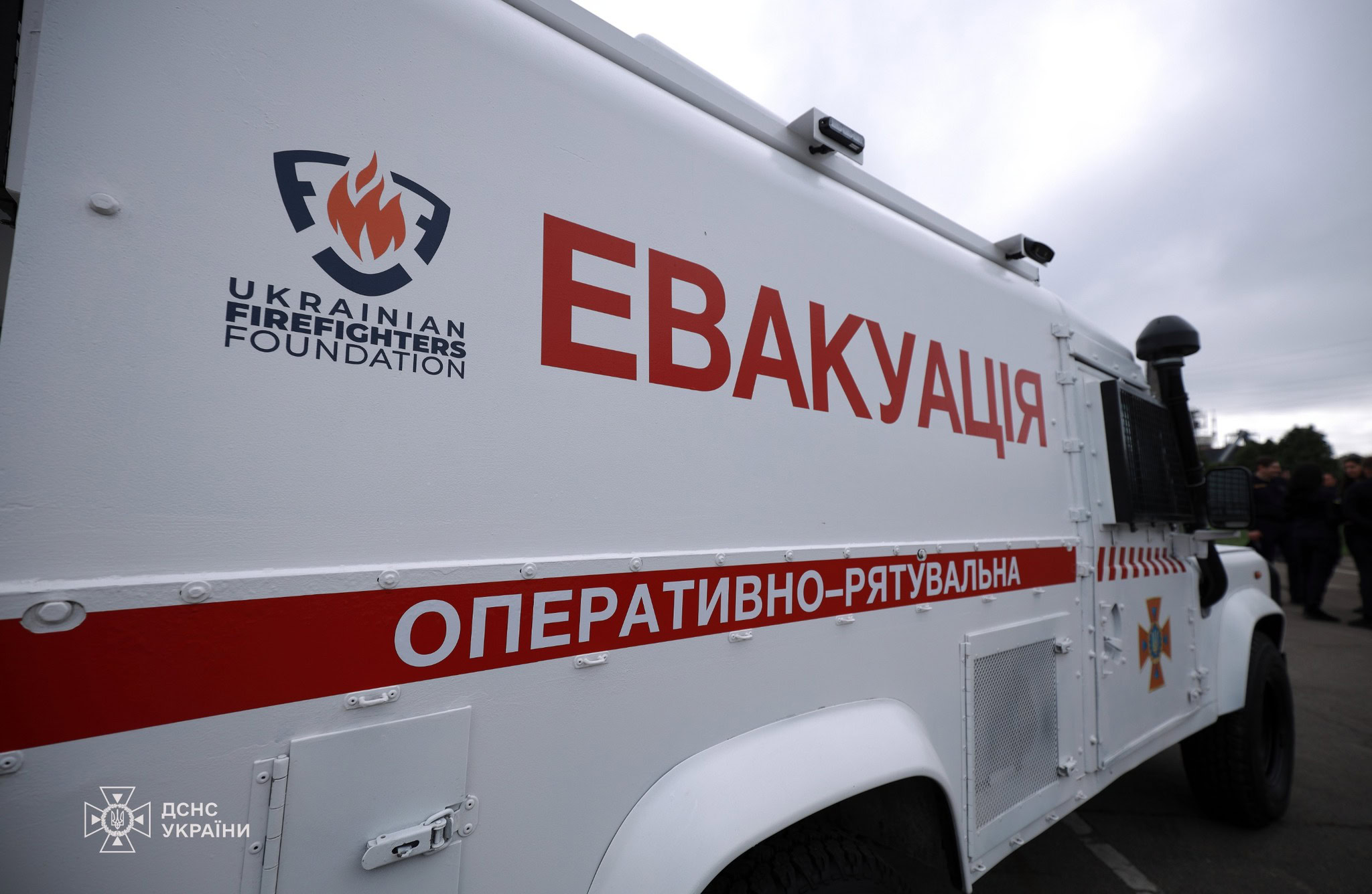 ГСЧС Донецкой области получила два автомобиля для эвакуации в 2025 году