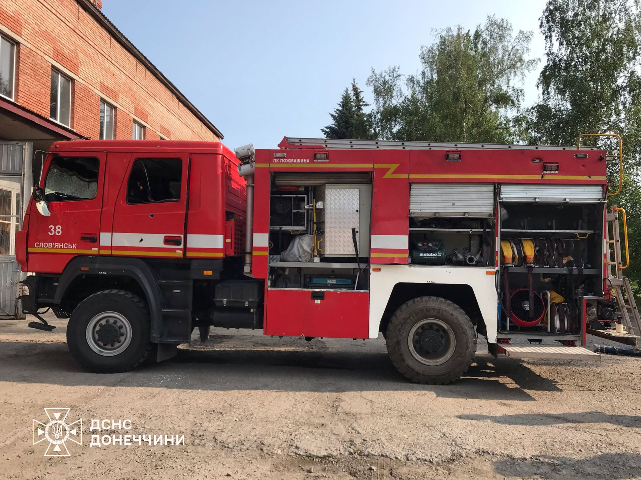 Нічний обстріл Слов’янська: що відомо про пораненого під час другої атаки росіян рятувальника