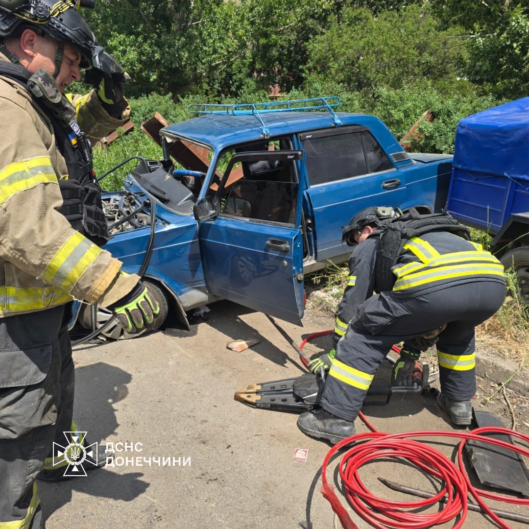 ДТП у Костянтинівці: з понівеченої автівки деблокували жінку
