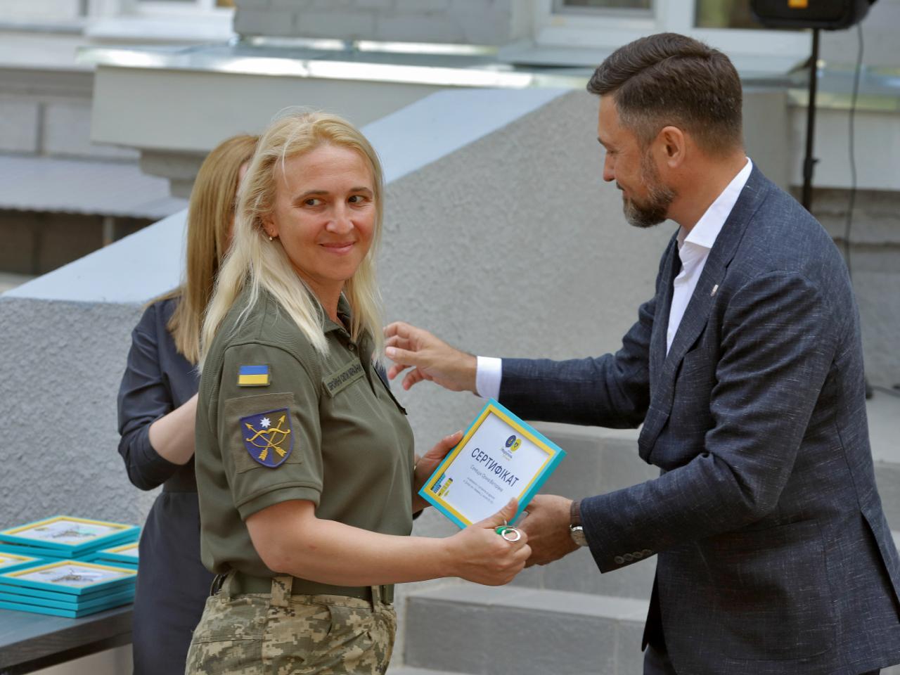 У Дніпрі завершили відновлення третього гуртожитку для ВПО з Маріупольської громади — нові мешканці отримали ключі 17 червня.