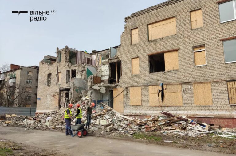Влада Донеччини купує 10 тисяч ОСБ листів для кількох міст, щоб закривати пошкодження (деталі)