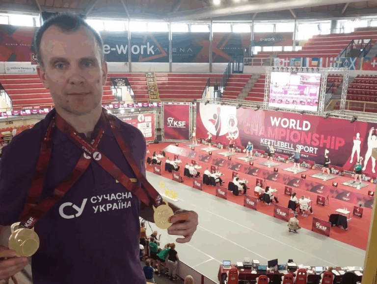 Переселенец из Волновахи Евгений Нескреба стал чемпионом мира по гиревому спорту в Италии