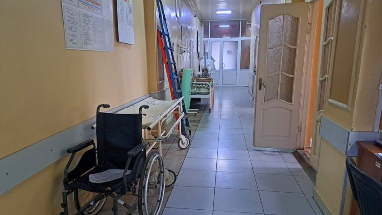 В Добропольской больнице уволились последние травматолог и гинеколог: в чем причина