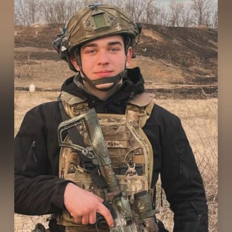 Пошел в армию добровольцем, когда стал совершеннолетним: почтим память военного из Доброполья Никиту Капраленко