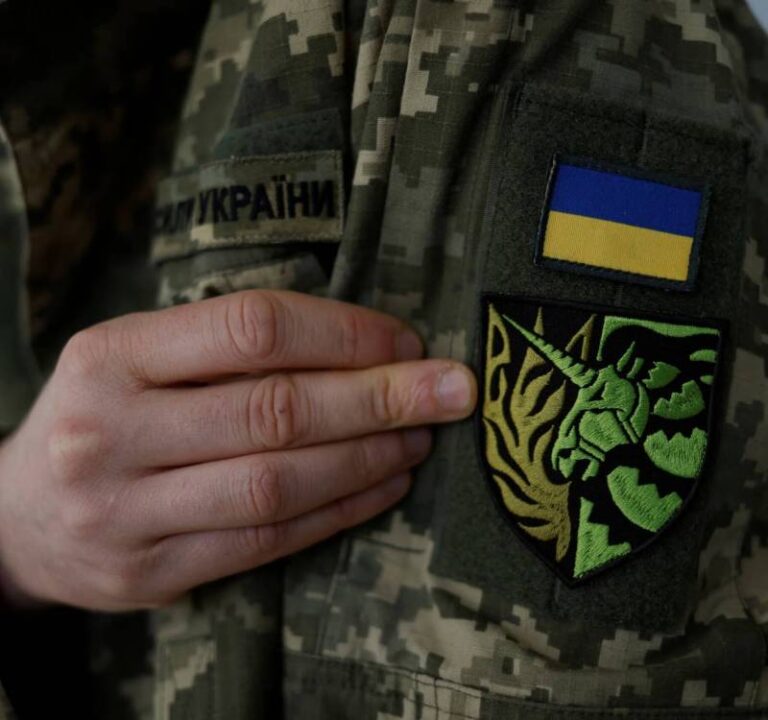 Українці більше не бачать ЛГБТ+ як “меншість”, але менше половини вірять, що інклюзивна армія є сильнішою (результати дослідження)