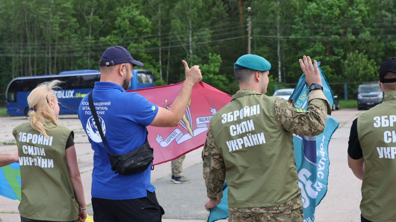 Зображення до посту: З російського полону повернули чергову групу хворих, поранених та молодих військових