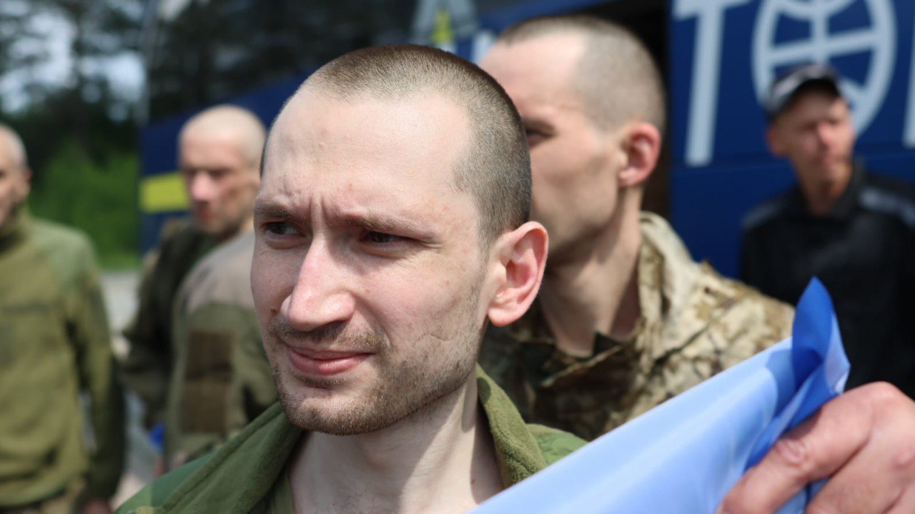 Зображення до посту: З російського полону повернули чергову групу хворих, поранених та молодих військових