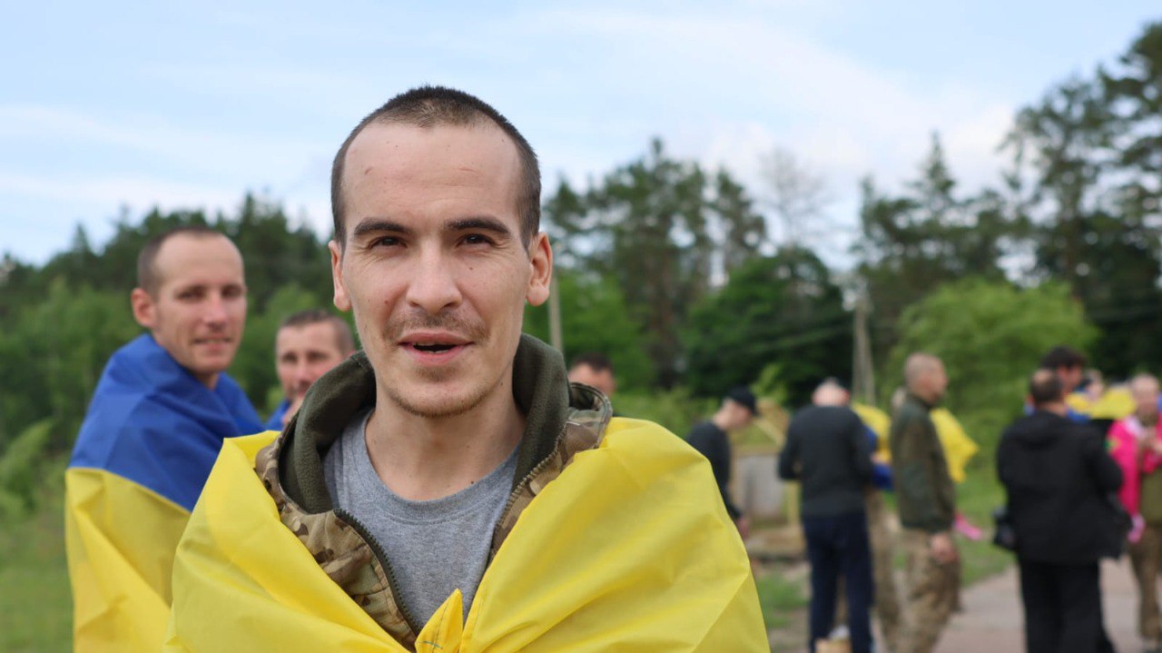Зображення до посту: З російського полону повернули чергову групу хворих, поранених та молодих військових
