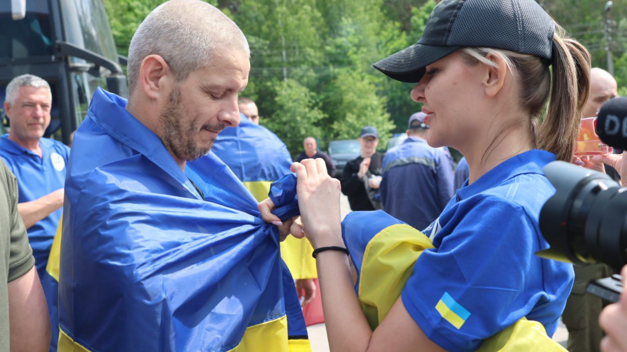 Зображення до посту: З російського полону повернули чергову групу хворих, поранених та молодих військових