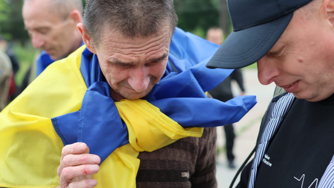 оборонці Маріуполя серед звільнених