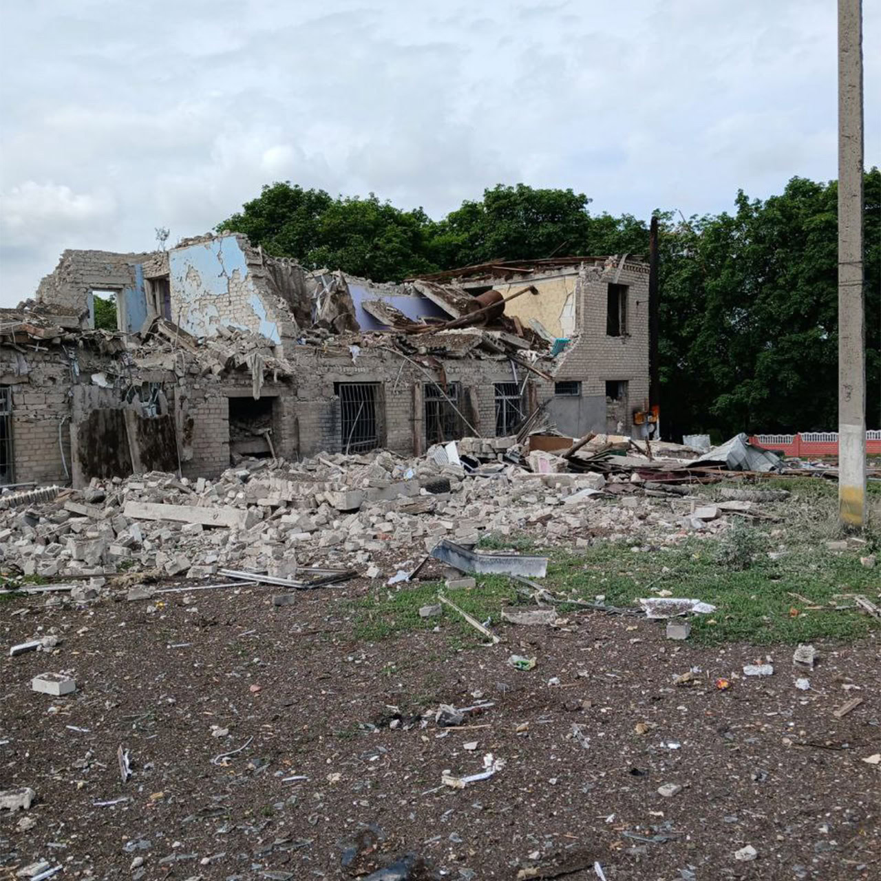 Прихисток у Білецькому, який у травні-червні 2025 року зруйнувала російська армія. На фото — наслідки першого обстрілу 12 червня