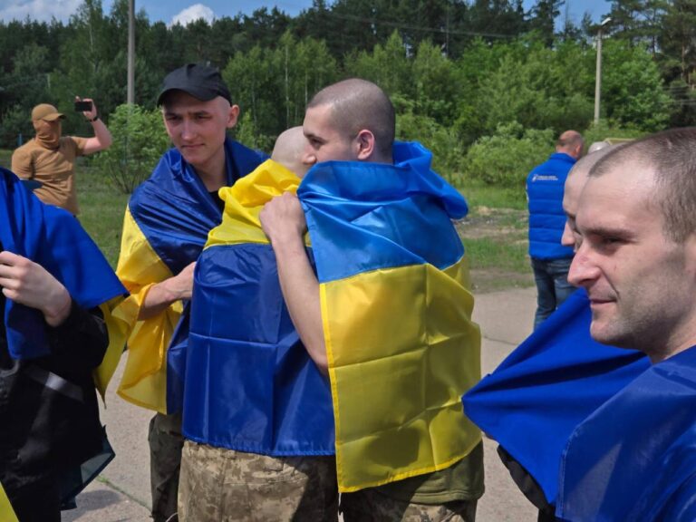 Украина и Россия начали обмен некоторых категорий пленных в формате «всех на всех». Домой вернули 25 военных