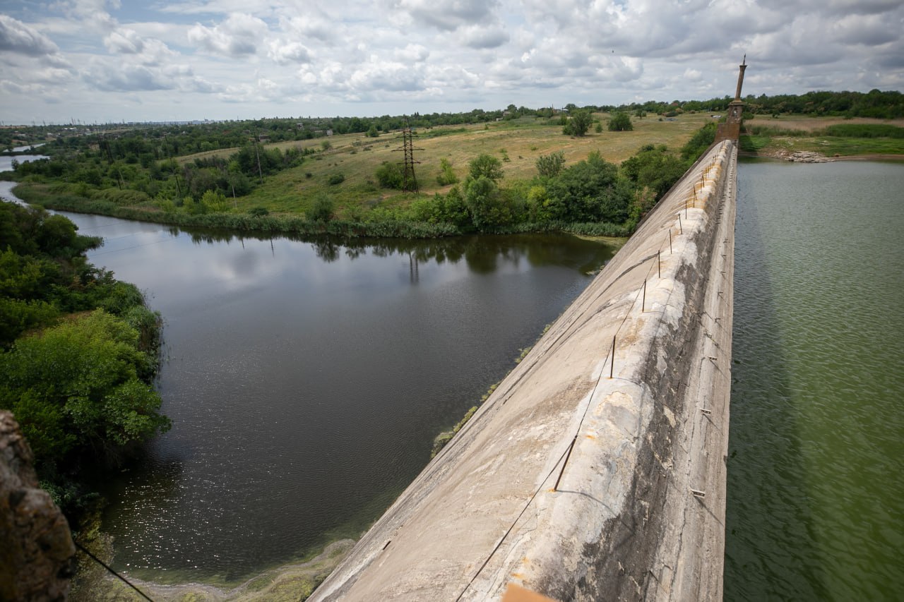 Старокримське водосховище в окупованому Маріуполі обміліло на 70%: яка ситуація з подачею води