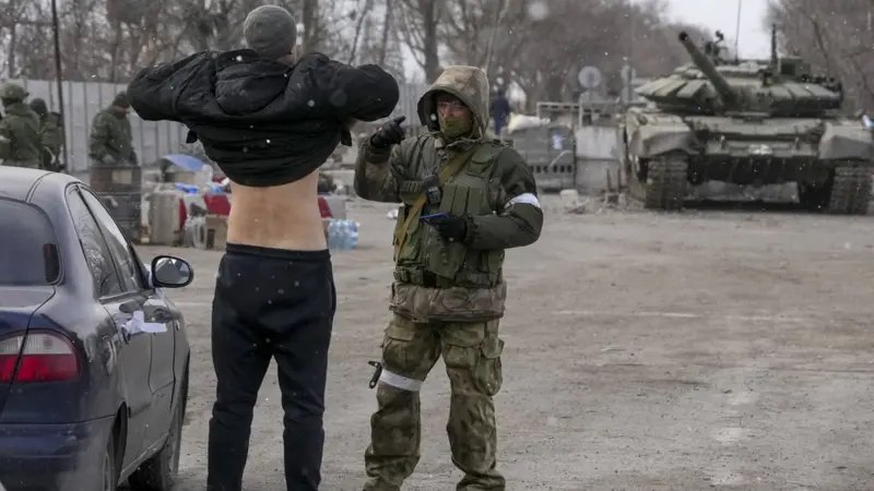 Зображення до посту: База, которой нет: как Россия нарушает конституционные права и свободы украинцев