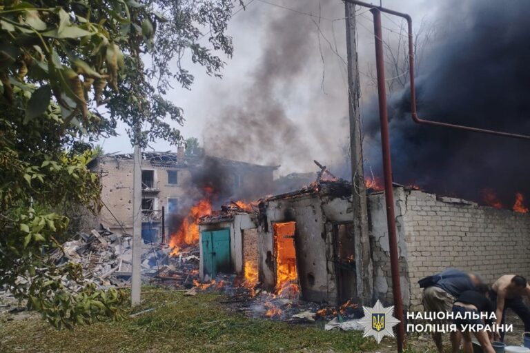 Перегляньте новину: Поранена ударом по Родинському жінка загинула, у регіоні є травмовані: як минуло 4 червня на Донеччині (ЗВЕДЕННЯ) Поранена ударом по Родинському жінка загинула, у регіоні є травмовані: як минуло 4 червня на Донеччині (ЗВЕДЕННЯ)