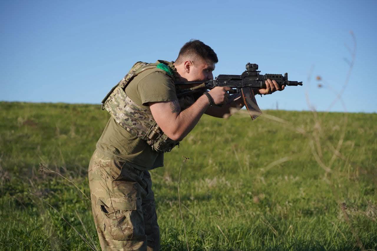 Зображення до посту: “У 18 років пішов до військкомату добровольцем”: згадаймо Олександра Постернака, який загинув під Святогірськом