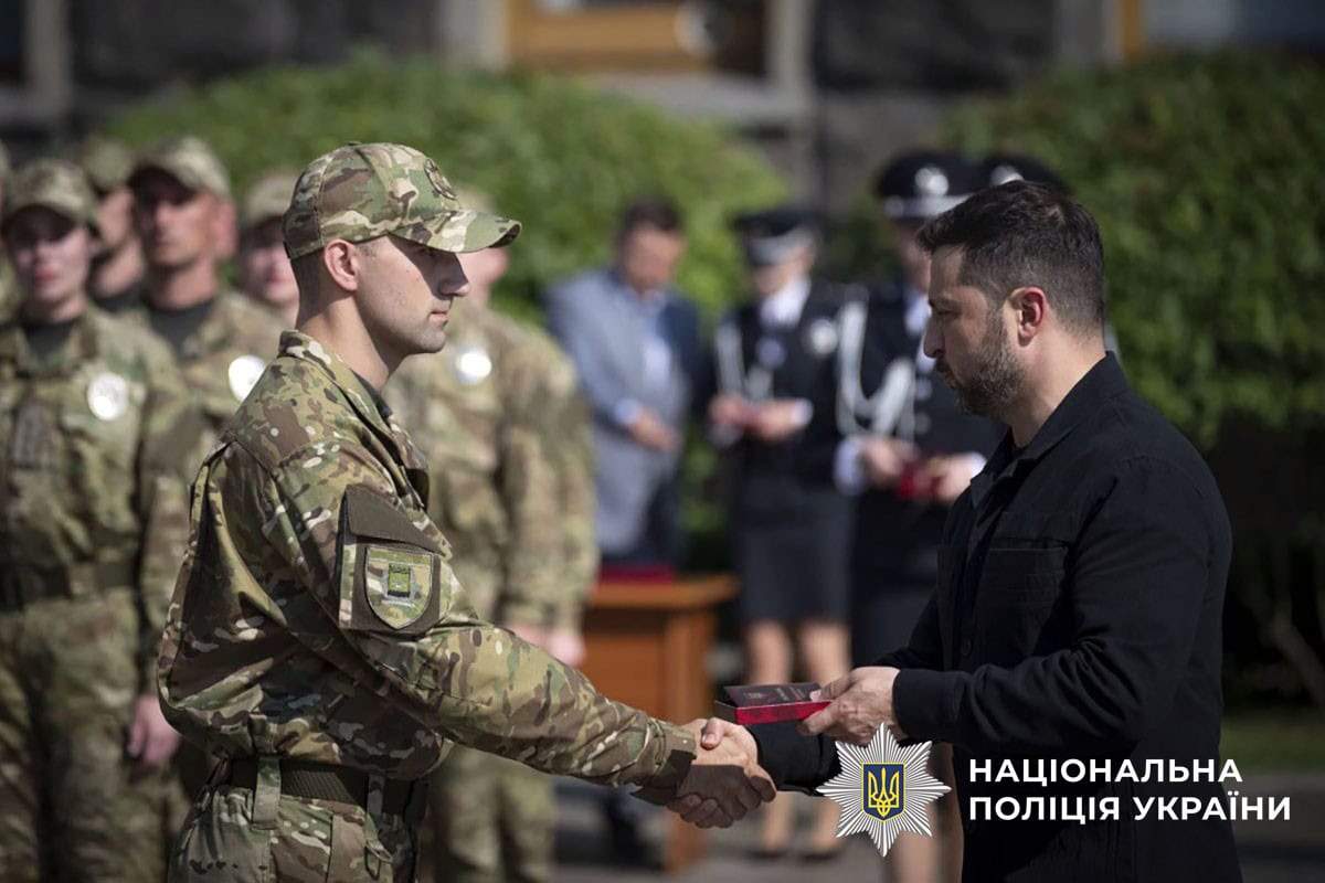 П’ятеро поліціянтів з Донеччини отримали державні нагороди: імена