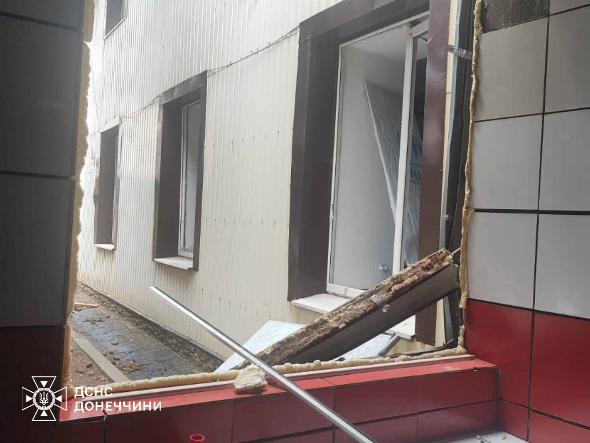 Росіяни пошкодили пожежно-рятувальну частину у Дружківці