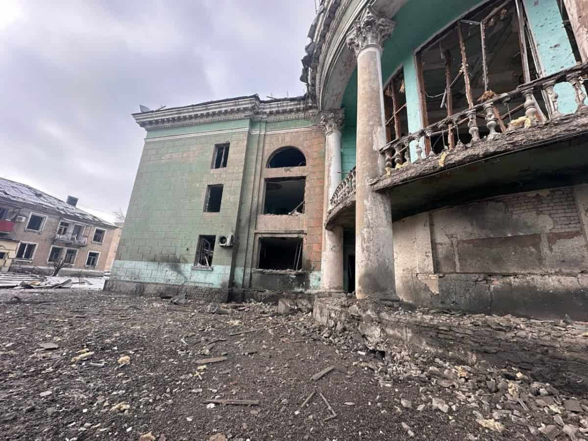 Будівля у Білицькому після обстрілу, 16 лютого 2025 року