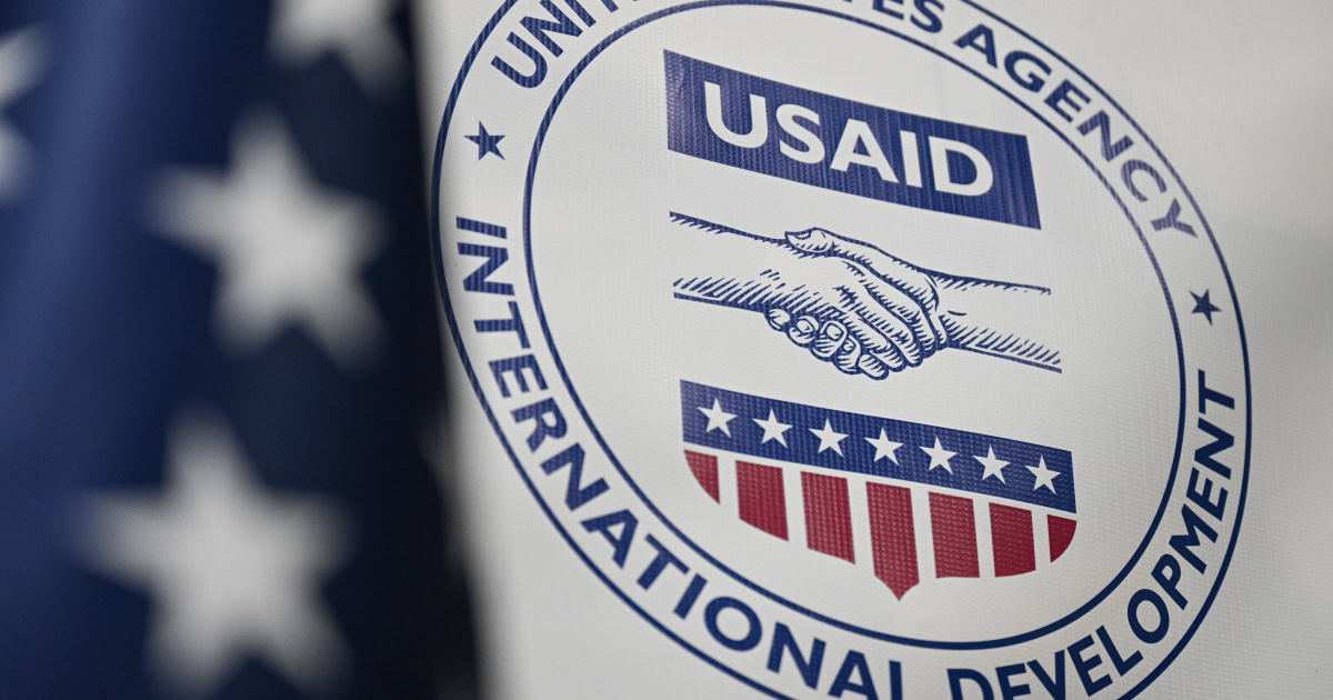 З 1 липня USAID припинить надавати іноземну допомогу. Програми передають Держдепу США