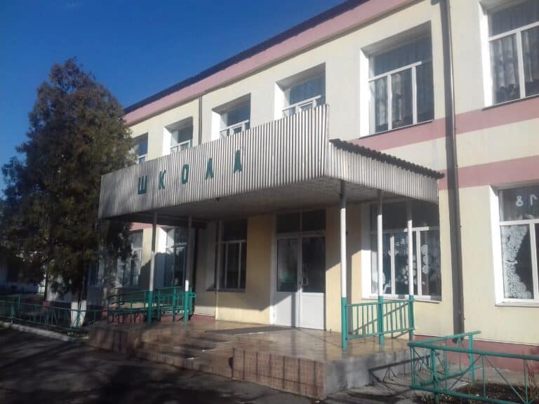 Перегляньте новину: «Директор» школы на оккупированной части Донецкой области приговорили к 2,5 годам тюрьмы за внедрение российских образовательных стандартов «Директор» школы на оккупированной части Донецкой области приговорили к 2,5 годам тюрьмы за внедрение российских образовательных стандартов