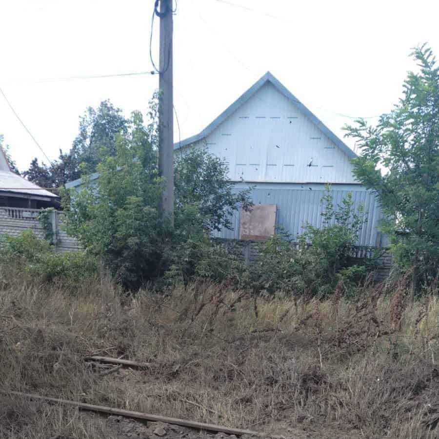 Будинок, пошкоджений внаслідок обстрілу Костянтинівки з РСЗВ. Фото: Facebook/Сергій Горбунов