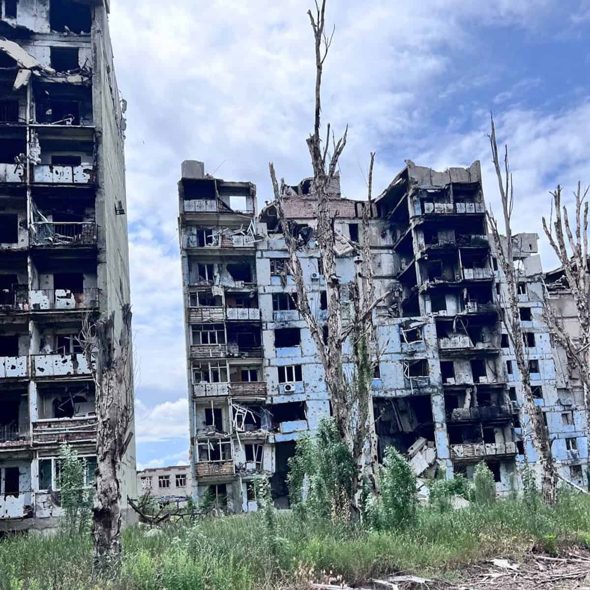 Будівля у Бахмуті по вулиці Ювілейній, літо 2025 року