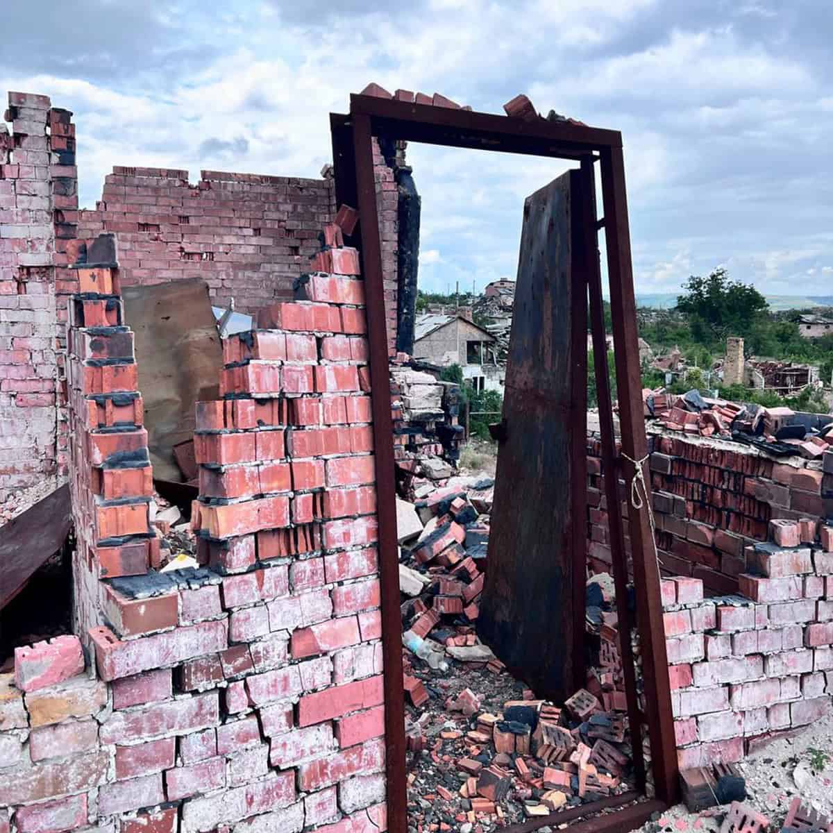 Будівля у Бахмуті по вулиці Ювілейній, літо 2025 року