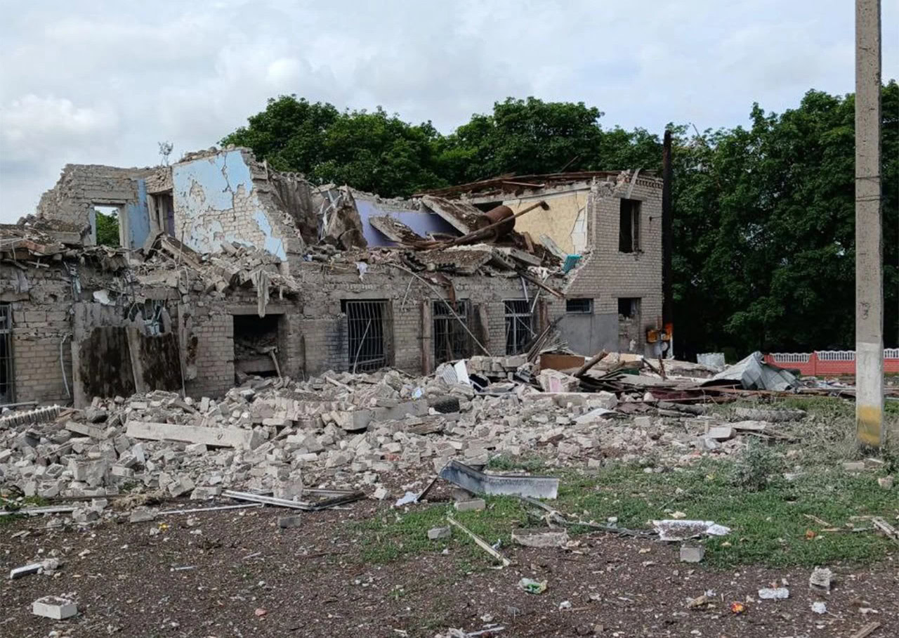 Прихисток у Золотому Колодязі Шахівської громади, який у травні-червні 2025 року зруйнувала російська армія. На фото — наслідки першого обстрілу 12 червня