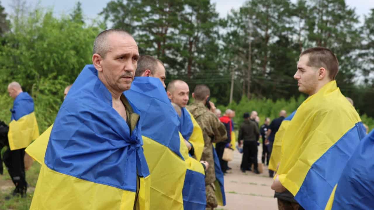 Серед звільнених — оборонці Маріуполя, яких Росія утримувала понад 3 роки