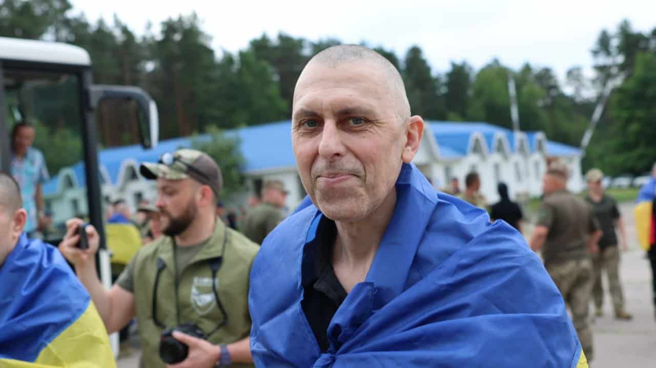 Фото українських військовослужбовців різних підрозділів після звільнення з полону