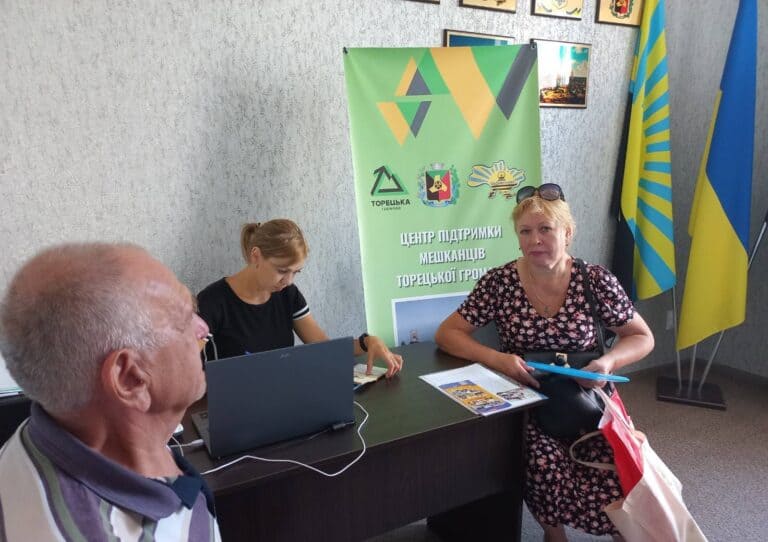 В нескольких городах Украины жителей Торецкой громады будут консультировать по выплатам за уничтоженное имущество