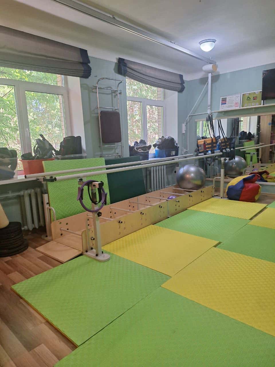 Зображення до посту: Від оформлення паперів до допомоги з реабілітацією: як працює Центр життєстійкості Торецької громади в Києві (репортаж)