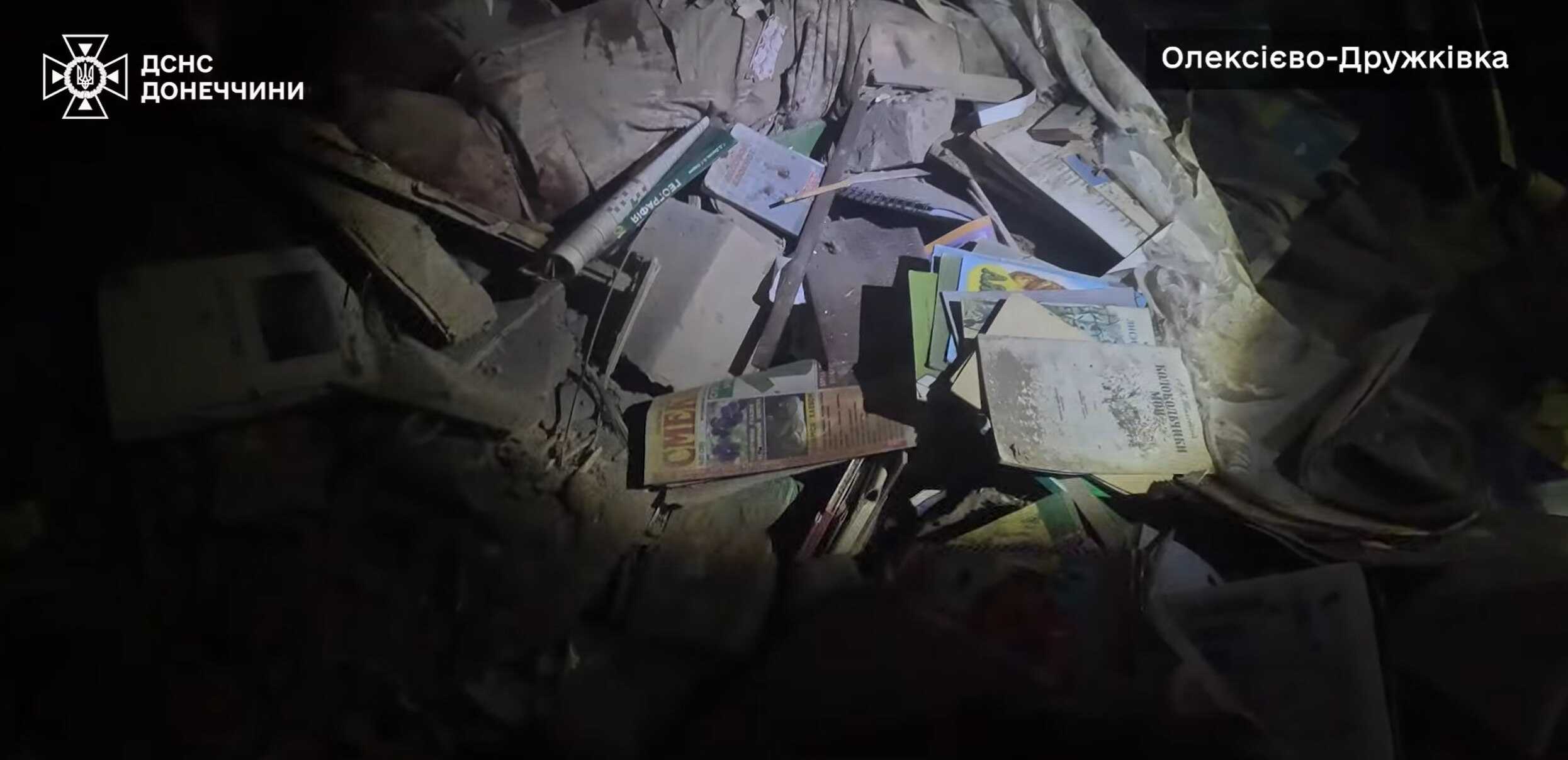 У Олексієво-Дружківці з-під завалів зруйнованого будинку дістали тіла двох загиблих
