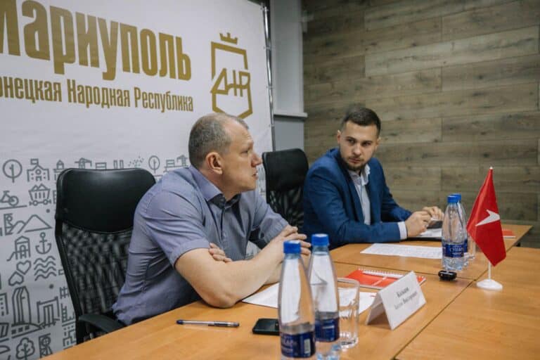 Близько півтори тисячі школярів та студентів у Маріуполі залучили до ідеологічних гуртків окупантів, — міська рада