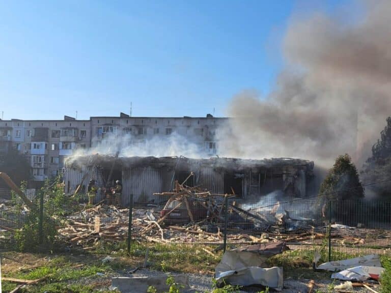 Удар по середмістю Добропілля 16 липня: кількість загиблих зросла до 4, поранених — до 28