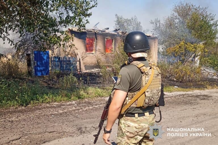 Перегляньте новину: Росіяни обстріляли 22 населені пункти регіону, загинули семеро цивільних, поранені ще семеро: як минуло 10 липня на Донеччині (ЗВЕДЕННЯ) Росіяни обстріляли 22 населені пункти регіону, загинули семеро цивільних, поранені ще семеро: як минуло 10 липня на Донеччині (ЗВЕДЕННЯ)