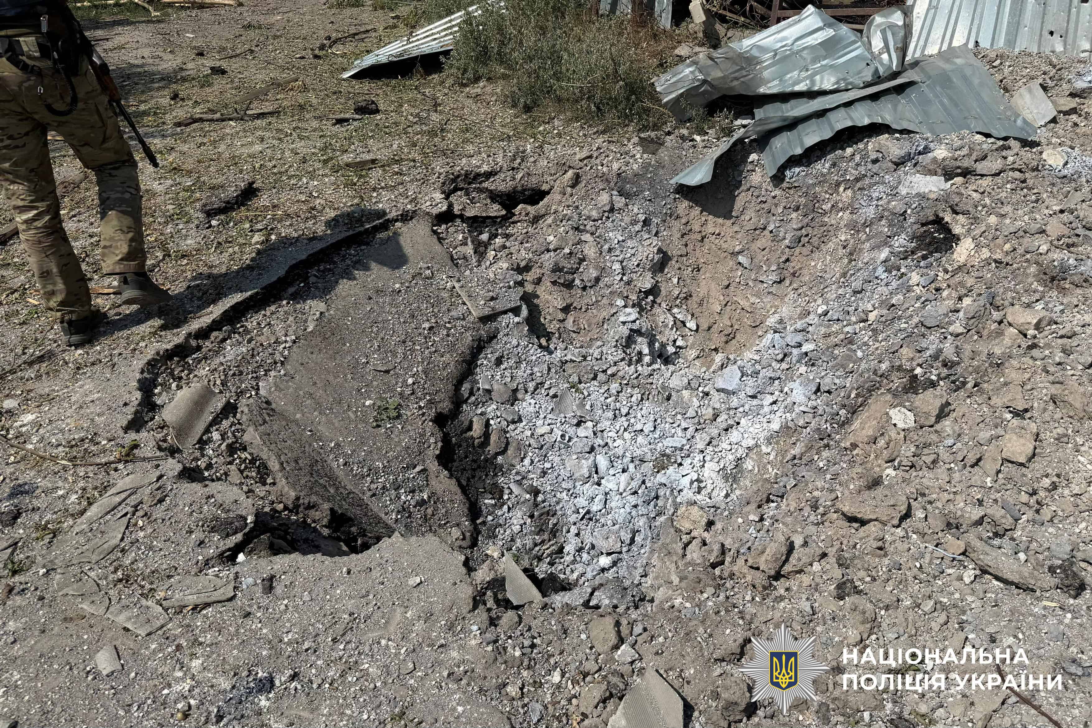 Зображення до посту: Серед жителів — двоє загиблих та троє поранених: якими були наслідки російських ударів по Донеччині 26 липня (ЗВЕДЕННЯ)