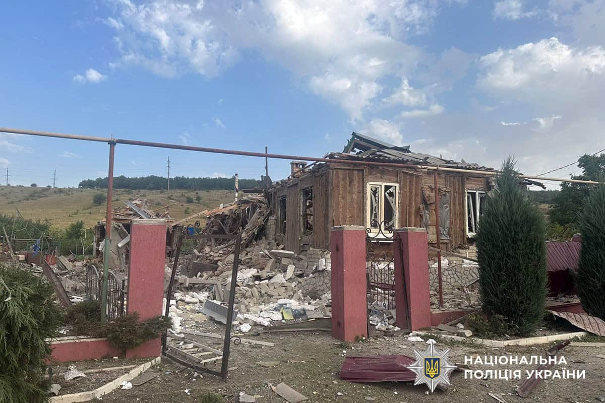 Зображення до посту: Четверо  цивільних загинули та десятеро поранені: якими були наслідки російських ударів по Донеччині 11 липня (ЗВЕДЕННЯ)