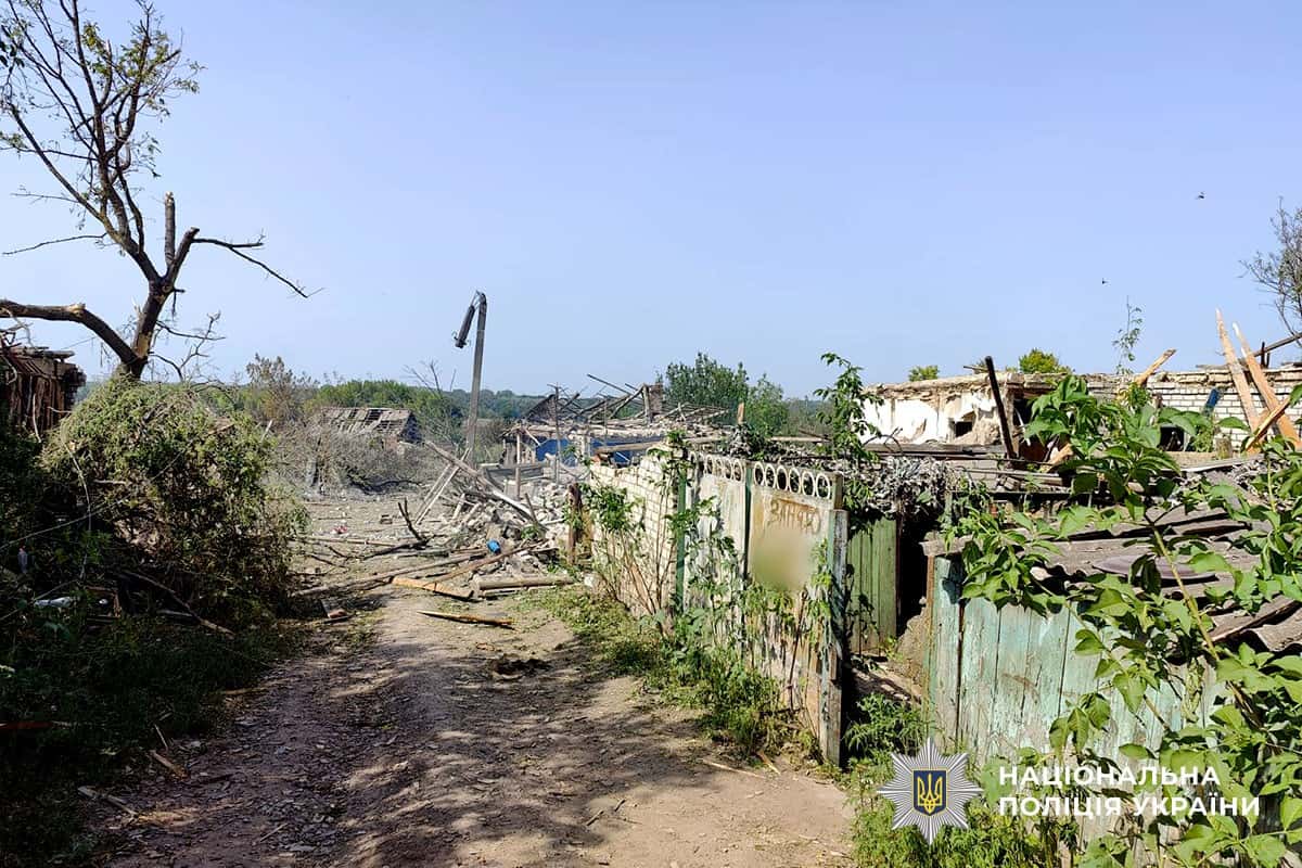 Зображення до посту: Четверо  цивільних загинули та десятеро поранені: якими були наслідки російських ударів по Донеччині 11 липня (ЗВЕДЕННЯ)