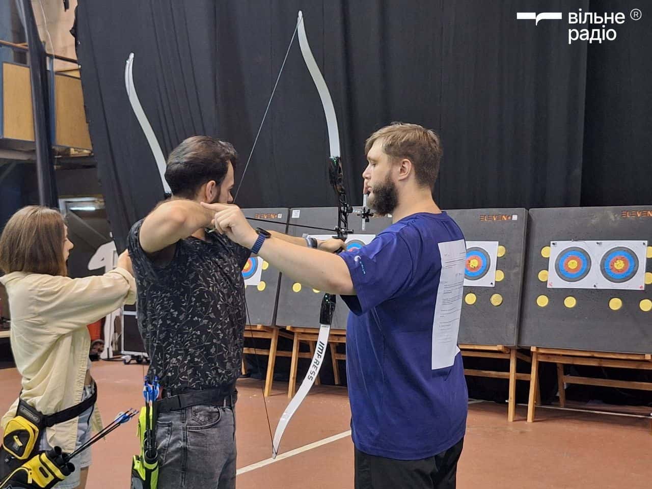 Зображення до посту: М’яч у грі: у Києві пройшли Всеукраїнські змагання з волейболу сидячи (репортаж)