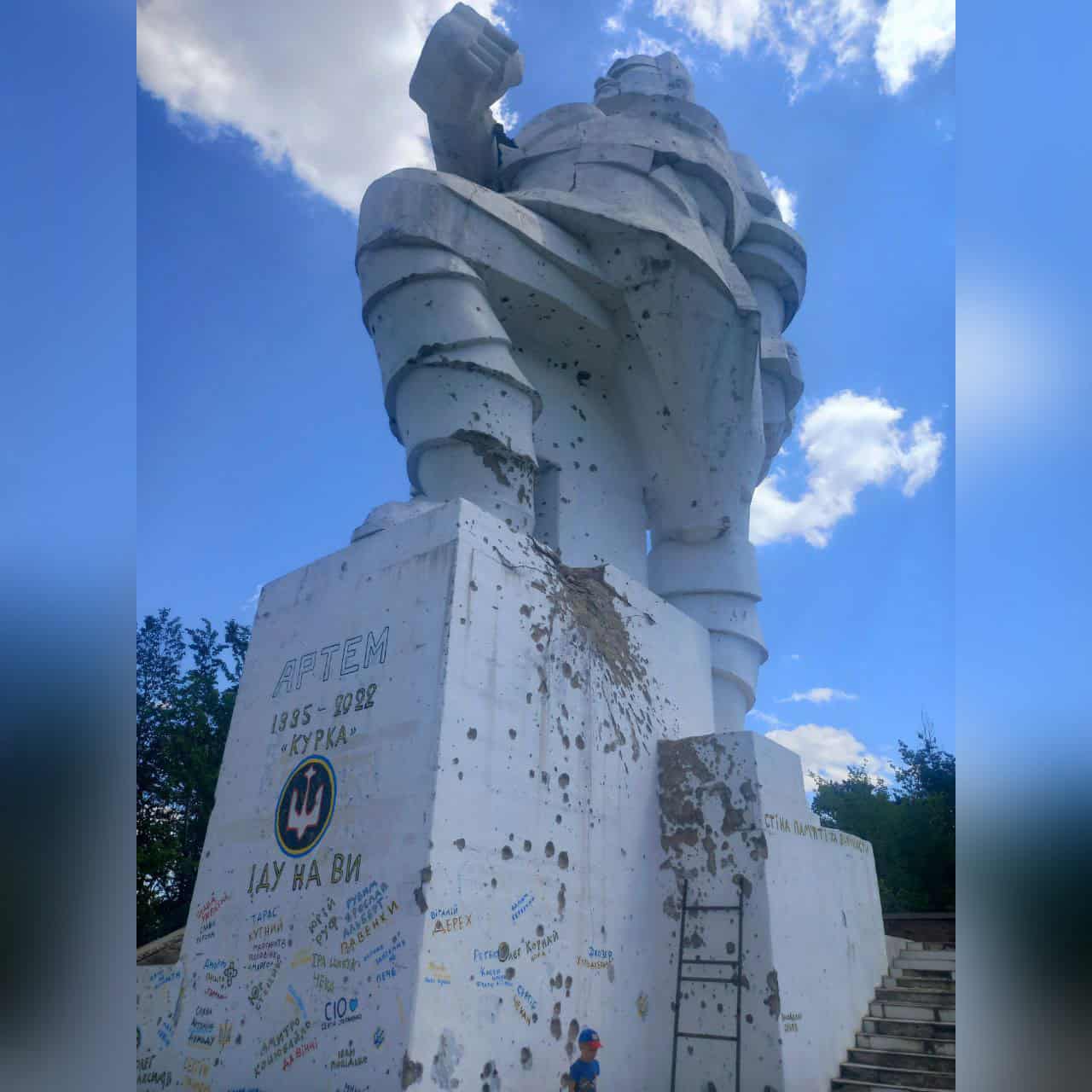 Пам’ятник Артему у Святогірську, липень 2025 року