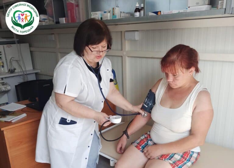 Перегляньте новину: Для переселенцев из Торецка в Павлограде работает мобильная амбулатория: как попасть на прием Для переселенцев из Торецка в Павлограде работает мобильная амбулатория: как попасть на прием