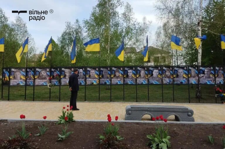 В Костянтинівці демонтували Алею пам’яті, аби зберегти від обстрілів